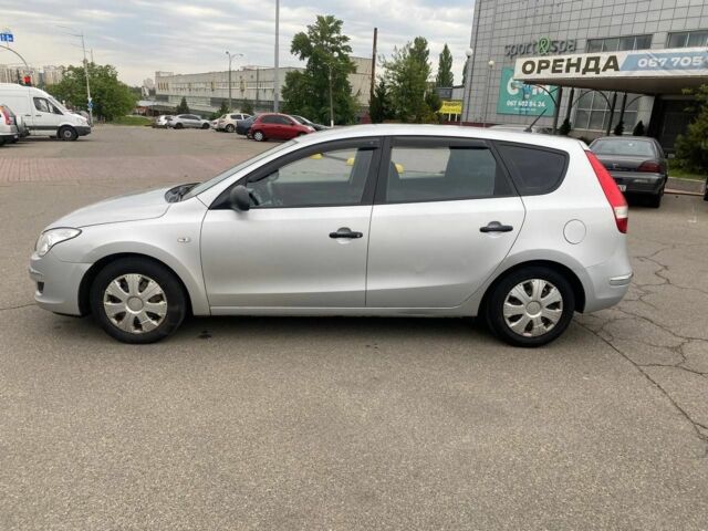 Серый Хендай i30, объемом двигателя 1.6 л и пробегом 378 тыс. км за 4800 $, фото 1 на Automoto.ua