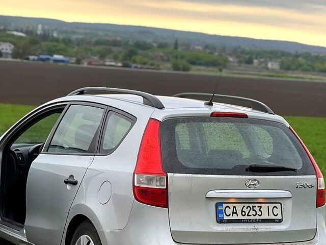 Серый Хендай i30, объемом двигателя 1.6 л и пробегом 232 тыс. км за 5800 $, фото 3 на Automoto.ua