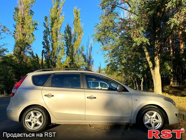 Серый Хендай i30, объемом двигателя 1.6 л и пробегом 209 тыс. км за 6999 $, фото 1 на Automoto.ua