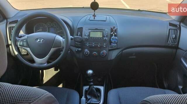 Серый Хендай i30, объемом двигателя 1.6 л и пробегом 241 тыс. км за 6700 $, фото 8 на Automoto.ua