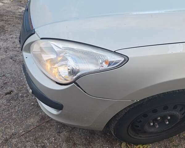 Серый Хендай i30, объемом двигателя 1.58 л и пробегом 270 тыс. км за 5000 $, фото 2 на Automoto.ua