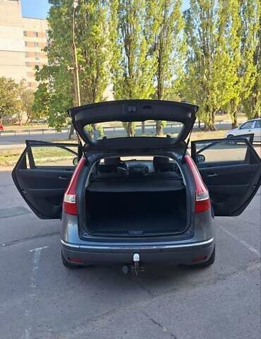 Серый Хендай i30, объемом двигателя 1.6 л и пробегом 265 тыс. км за 6500 $, фото 16 на Automoto.ua