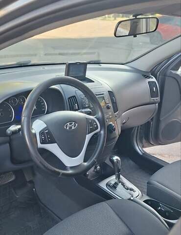 Серый Хендай i30, объемом двигателя 1.6 л и пробегом 265 тыс. км за 6500 $, фото 2 на Automoto.ua