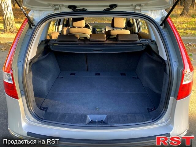 Серый Хендай i30, объемом двигателя 1.6 л и пробегом 209 тыс. км за 6999 $, фото 10 на Automoto.ua