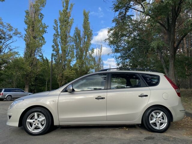 Серый Хендай i30, объемом двигателя 1.6 л и пробегом 209 тыс. км за 6999 $, фото 5 на Automoto.ua