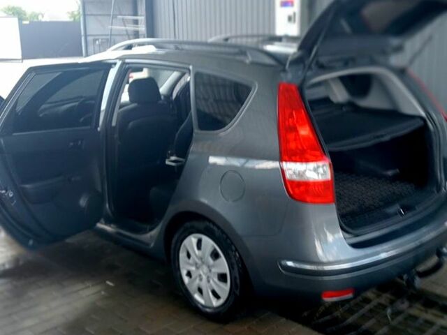 Серый Хендай i30, объемом двигателя 1.6 л и пробегом 204 тыс. км за 7000 $, фото 8 на Automoto.ua