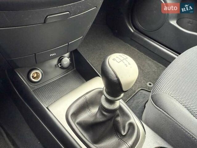 Сірий Хендай i30, об'ємом двигуна 1.6 л та пробігом 201 тис. км за 6800 $, фото 12 на Automoto.ua