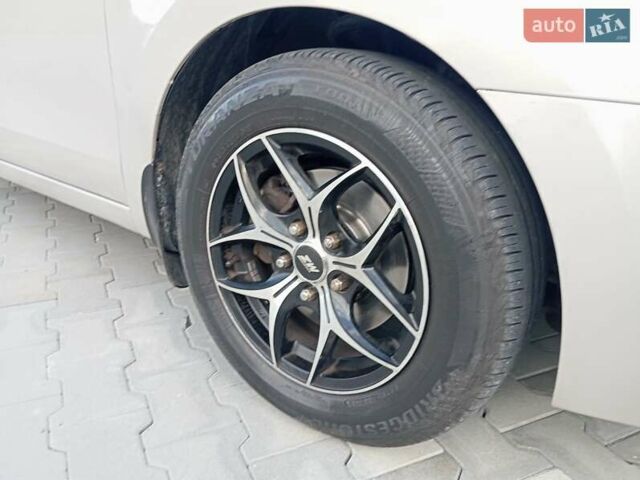 Сірий Хендай i30, об'ємом двигуна 1.6 л та пробігом 250 тис. км за 6700 $, фото 10 на Automoto.ua