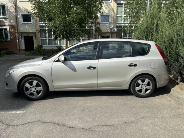 Серый Хендай i30, объемом двигателя 1.6 л и пробегом 363 тыс. км за 6000 $, фото 3 на Automoto.ua
