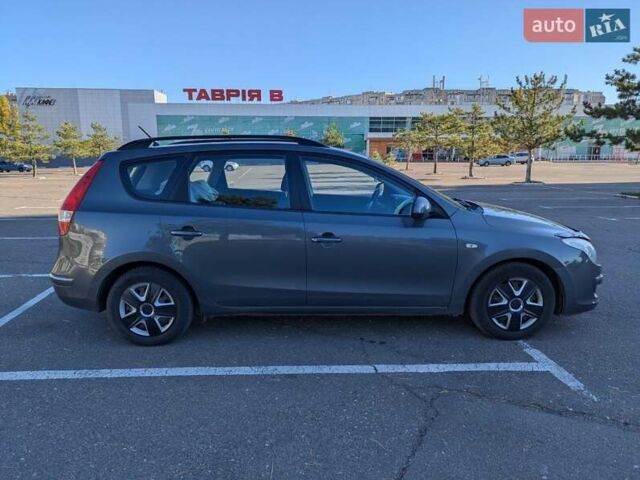 Серый Хендай i30, объемом двигателя 1.6 л и пробегом 248 тыс. км за 5350 $, фото 5 на Automoto.ua