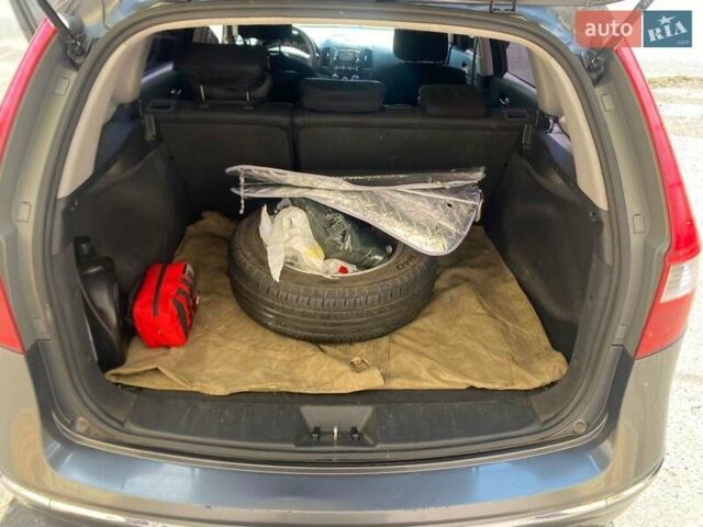 Сірий Хендай i30, об'ємом двигуна 1.59 л та пробігом 200 тис. км за 6300 $, фото 4 на Automoto.ua