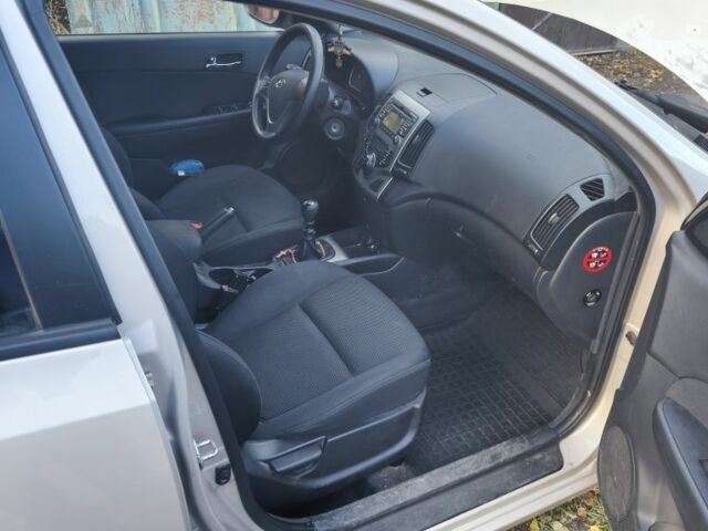 Хендай i30 2008 в Киеве на Automoto.ua Серый Хендай i30, объемом двигателя 1.6 л и пробегом 270 тыс. км за 5000 $, фото 3 на Automoto.ua