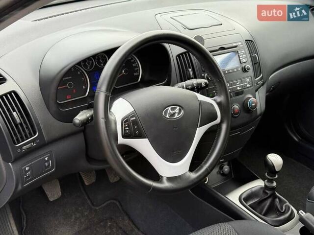Сірий Хендай i30, об'ємом двигуна 1.6 л та пробігом 201 тис. км за 6800 $, фото 18 на Automoto.ua