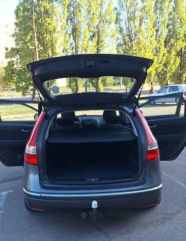 Серый Хендай i30, объемом двигателя 1.6 л и пробегом 265 тыс. км за 6500 $, фото 15 на Automoto.ua