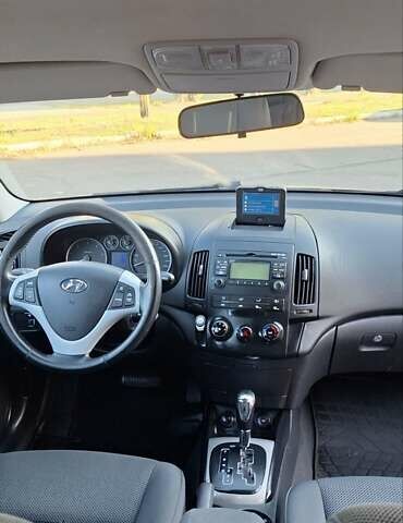 Серый Хендай i30, объемом двигателя 1.6 л и пробегом 265 тыс. км за 6500 $, фото 5 на Automoto.ua