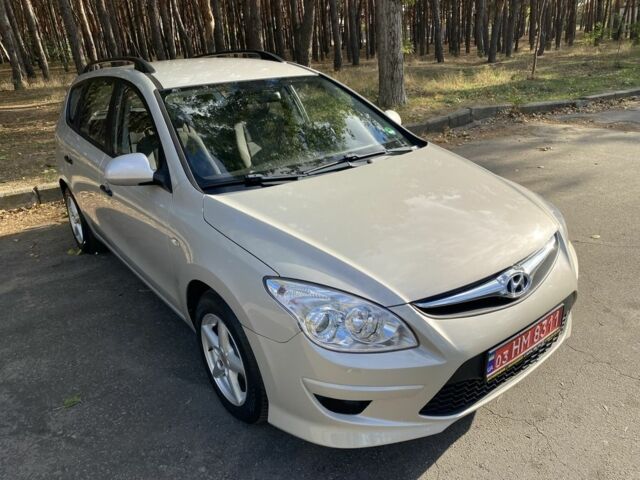 Серый Хендай i30, объемом двигателя 1.6 л и пробегом 209 тыс. км за 6999 $, фото 1 на Automoto.ua