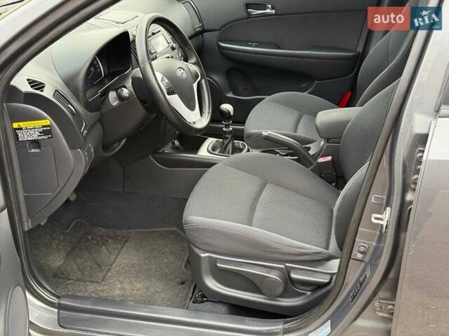 Сірий Хендай i30, об'ємом двигуна 1.6 л та пробігом 201 тис. км за 6800 $, фото 20 на Automoto.ua