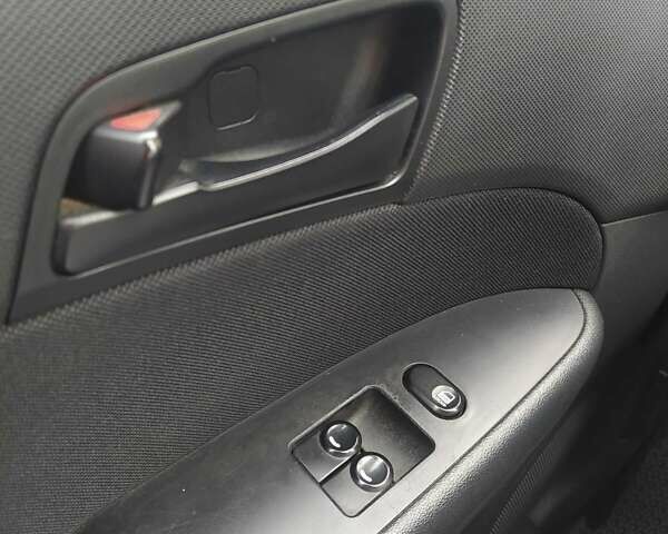 Серый Хендай i30, объемом двигателя 1.6 л и пробегом 248 тыс. км за 5350 $, фото 11 на Automoto.ua