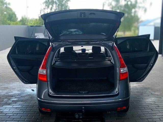 Серый Хендай i30, объемом двигателя 1.6 л и пробегом 204 тыс. км за 7000 $, фото 10 на Automoto.ua