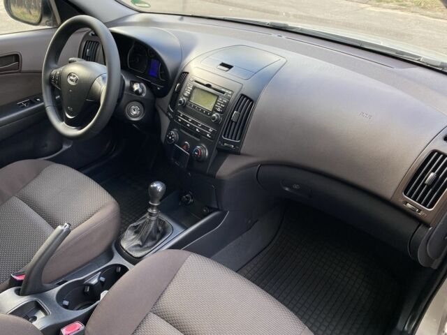 Серый Хендай i30, объемом двигателя 1.6 л и пробегом 209 тыс. км за 6999 $, фото 14 на Automoto.ua