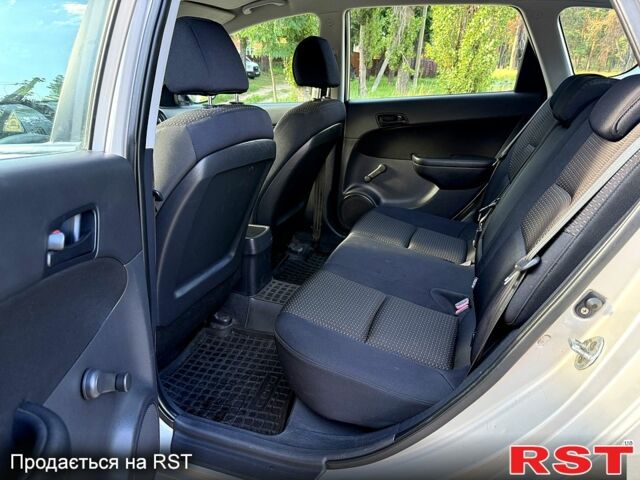 Серый Хендай i30, объемом двигателя 1.6 л и пробегом 240 тыс. км за 5500 $, фото 9 на Automoto.ua