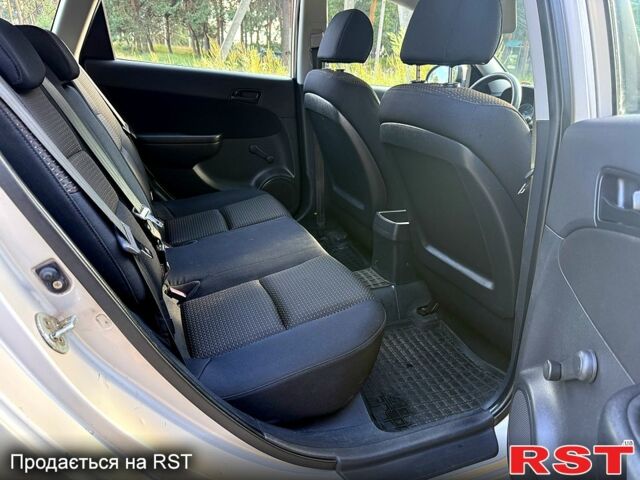 Серый Хендай i30, объемом двигателя 1.6 л и пробегом 240 тыс. км за 5500 $, фото 10 на Automoto.ua