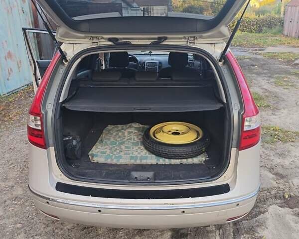 Серый Хендай i30, объемом двигателя 1.58 л и пробегом 270 тыс. км за 5000 $, фото 6 на Automoto.ua