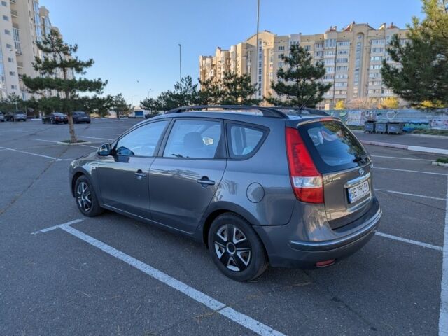 Серый Хендай i30, объемом двигателя 1.6 л и пробегом 248 тыс. км за 5350 $, фото 3 на Automoto.ua