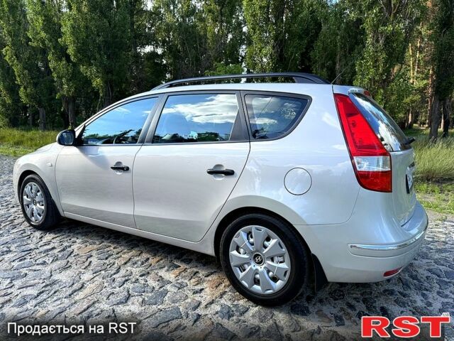 Серый Хендай i30, объемом двигателя 1.6 л и пробегом 240 тыс. км за 5500 $, фото 5 на Automoto.ua