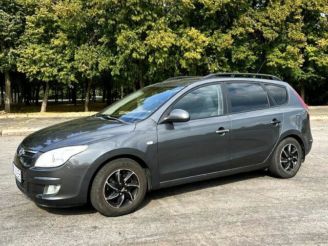 Серый Хендай i30, объемом двигателя 1.6 л и пробегом 236 тыс. км за 4700 $, фото 7 на Automoto.ua