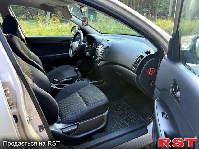 Серый Хендай i30, объемом двигателя 1.6 л и пробегом 240 тыс. км за 5500 $, фото 11 на Automoto.ua