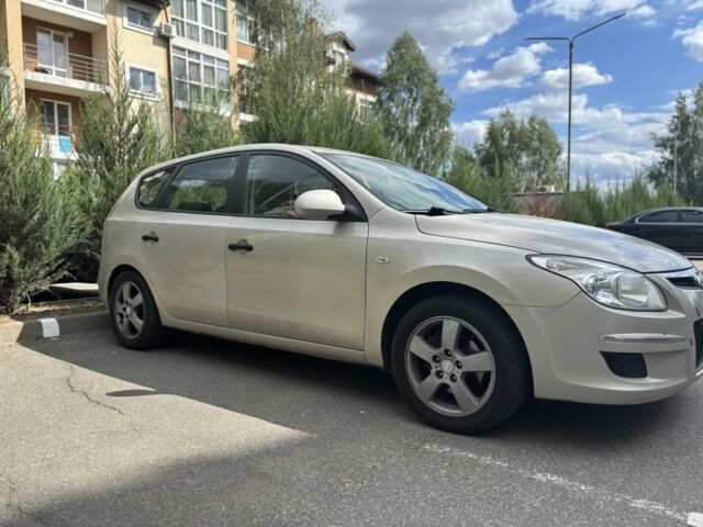 Серый Хендай i30, объемом двигателя 1.6 л и пробегом 363 тыс. км за 6000 $, фото 2 на Automoto.ua