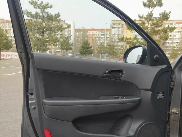 Серый Хендай i30, объемом двигателя 1.6 л и пробегом 248 тыс. км за 5350 $, фото 13 на Automoto.ua