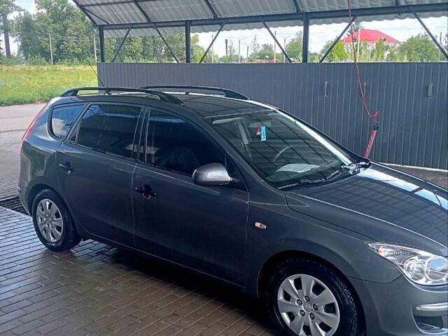 Серый Хендай i30, объемом двигателя 1.6 л и пробегом 204 тыс. км за 7000 $, фото 3 на Automoto.ua