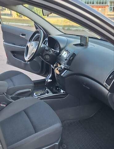 Серый Хендай i30, объемом двигателя 1.6 л и пробегом 265 тыс. км за 6500 $, фото 7 на Automoto.ua