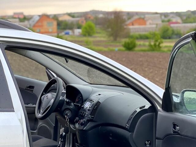 Серый Хендай i30, объемом двигателя 1.6 л и пробегом 232 тыс. км за 5800 $, фото 6 на Automoto.ua