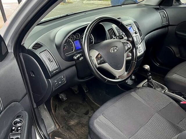 Хендай i30 2008 в Днепре (Днепропетровске) на Automoto.ua Серый Хендай i30, объемом двигателя 16 л и пробегом 325 тыс. км за 5800 $, фото 8 на Automoto.ua