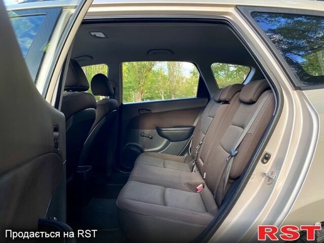 Серый Хендай i30, объемом двигателя 1.6 л и пробегом 209 тыс. км за 6999 $, фото 7 на Automoto.ua