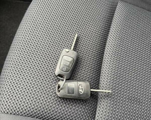 Сірий Хендай i30, об'ємом двигуна 1.6 л та пробігом 201 тис. км за 6800 $, фото 31 на Automoto.ua