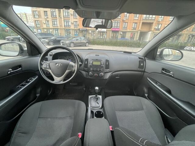 Сірий Хендай i30, об'ємом двигуна 1.6 л та пробігом 230 тис. км за 6700 $, фото 4 на Automoto.ua