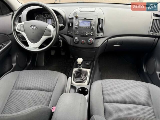 Сірий Хендай i30, об'ємом двигуна 1.6 л та пробігом 201 тис. км за 6800 $, фото 23 на Automoto.ua