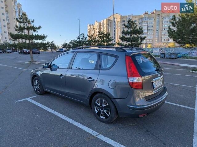 Серый Хендай i30, объемом двигателя 1.6 л и пробегом 248 тыс. км за 5350 $, фото 2 на Automoto.ua