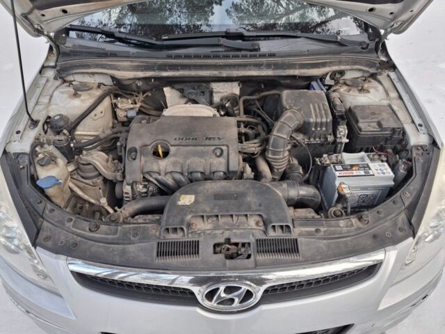 Сірий Хендай i30, об'ємом двигуна 1.6 л та пробігом 206 тис. км за 5800 $, фото 8 на Automoto.ua