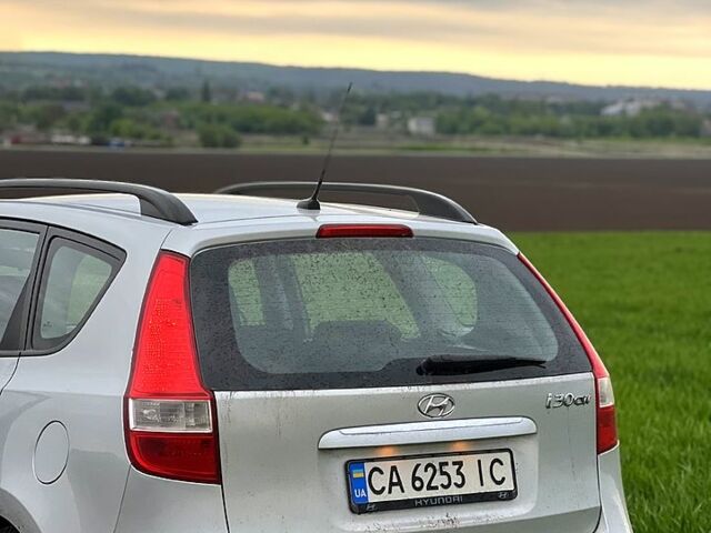 Серый Хендай i30, объемом двигателя 1.6 л и пробегом 232 тыс. км за 5800 $, фото 4 на Automoto.ua