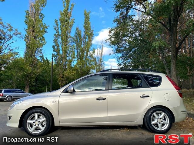 Серый Хендай i30, объемом двигателя 1.6 л и пробегом 209 тыс. км за 6999 $, фото 3 на Automoto.ua