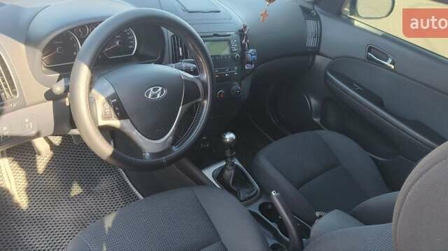 Серый Хендай i30, объемом двигателя 1.6 л и пробегом 241 тыс. км за 6700 $, фото 10 на Automoto.ua
