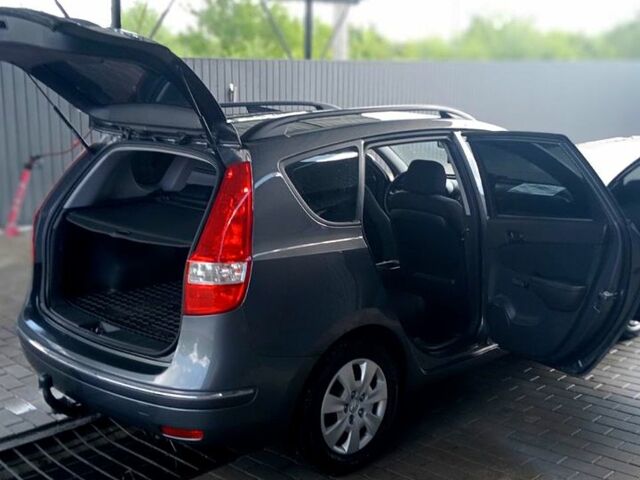 Серый Хендай i30, объемом двигателя 1.6 л и пробегом 204 тыс. км за 7000 $, фото 9 на Automoto.ua