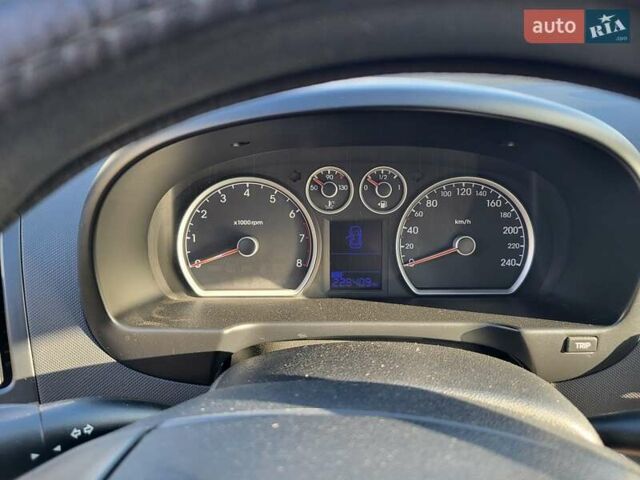 Серый Хендай i30, объемом двигателя 1.6 л и пробегом 228 тыс. км за 6000 $, фото 3 на Automoto.ua