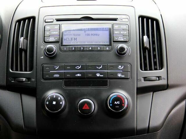 Серый Хендай i30, объемом двигателя 1.6 л и пробегом 205 тыс. км за 6500 $, фото 1 на Automoto.ua