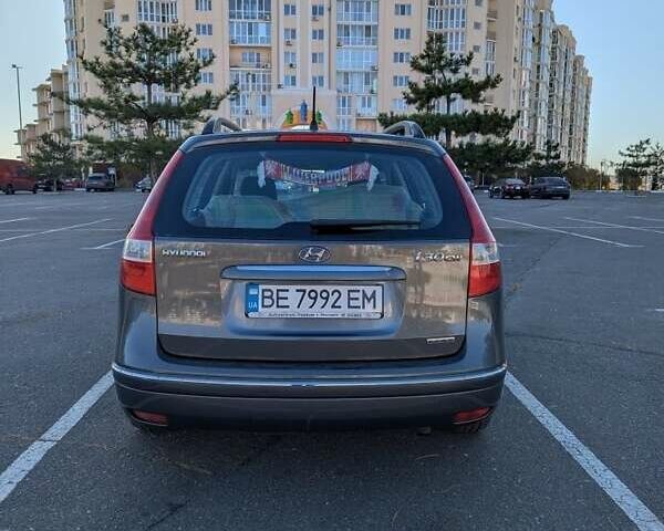 Серый Хендай i30, объемом двигателя 1.6 л и пробегом 248 тыс. км за 5350 $, фото 3 на Automoto.ua